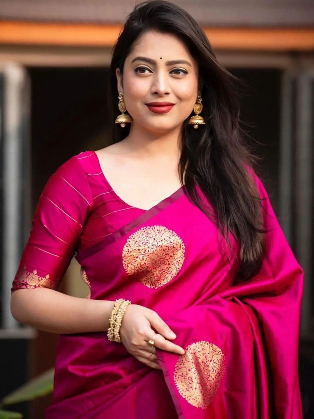 wearsquad Woven Design Zari Art Silk Banarasi Saree thumbnail 2