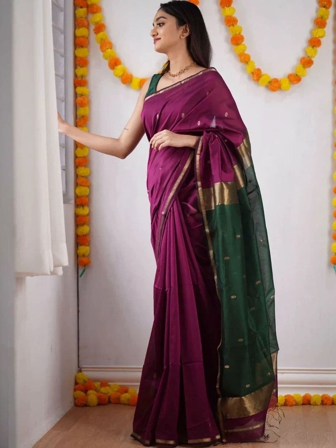 wearsquad Zari Art Silk Banarasi Saree - view 1