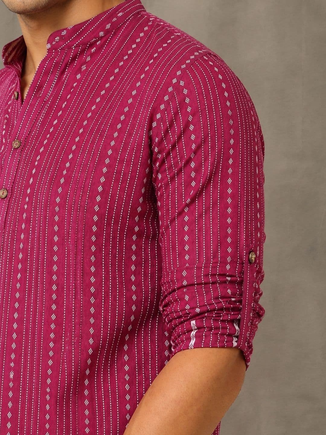 Navibhu Woven Design Abstract Cotton Handloom Mandarin Collar Short Kurta thumbnail 3