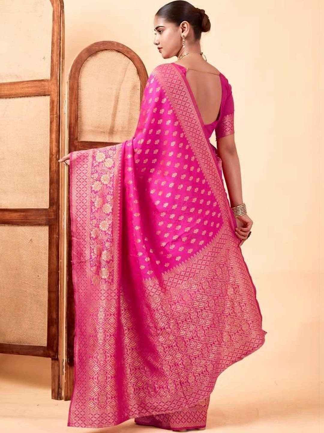 wearsquad Zari Art Silk Banarasi Saree thumbnail 4