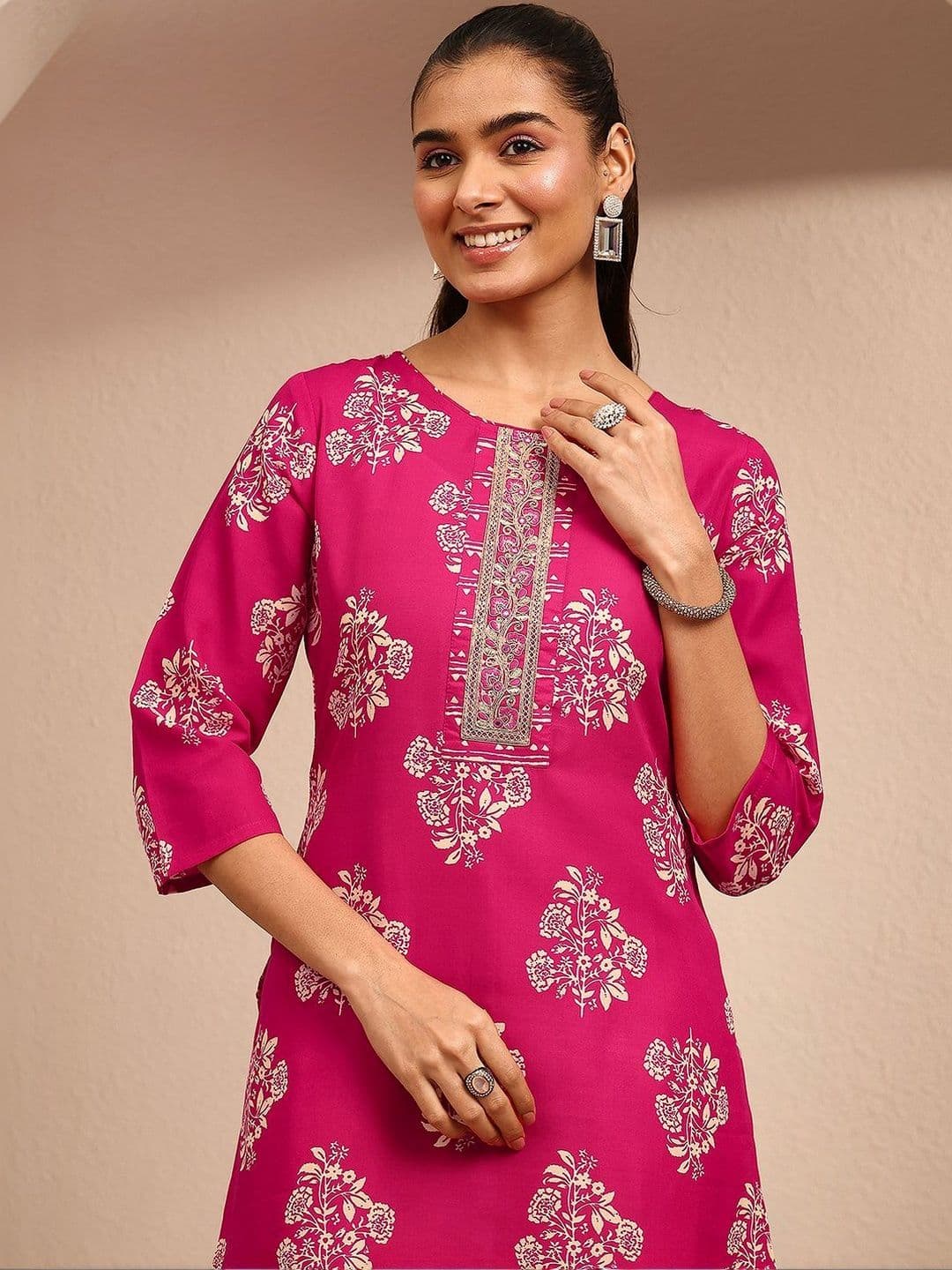 Gerua By Libas Women Floral Printed Regular Thread Work Kurta with Trousers & With Dupatta thumbnail 5
