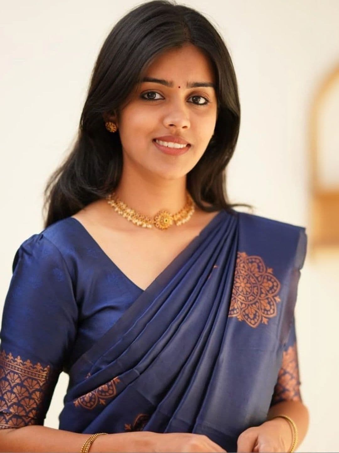 VS MALL Woven Design Zari Banarasi Saree thumbnail 4