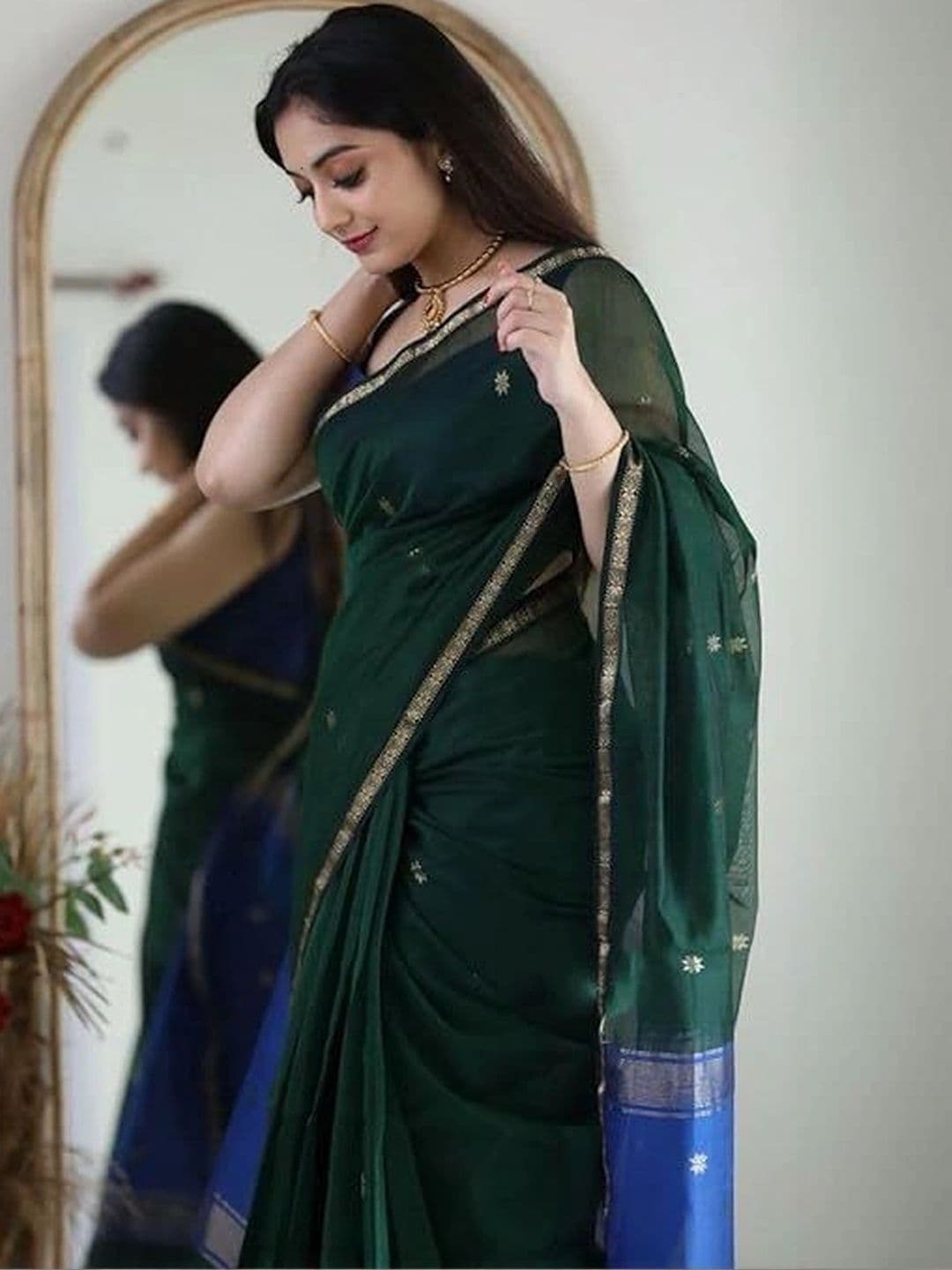 wearsquad Zari Art Silk Banarasi Saree thumbnail 3