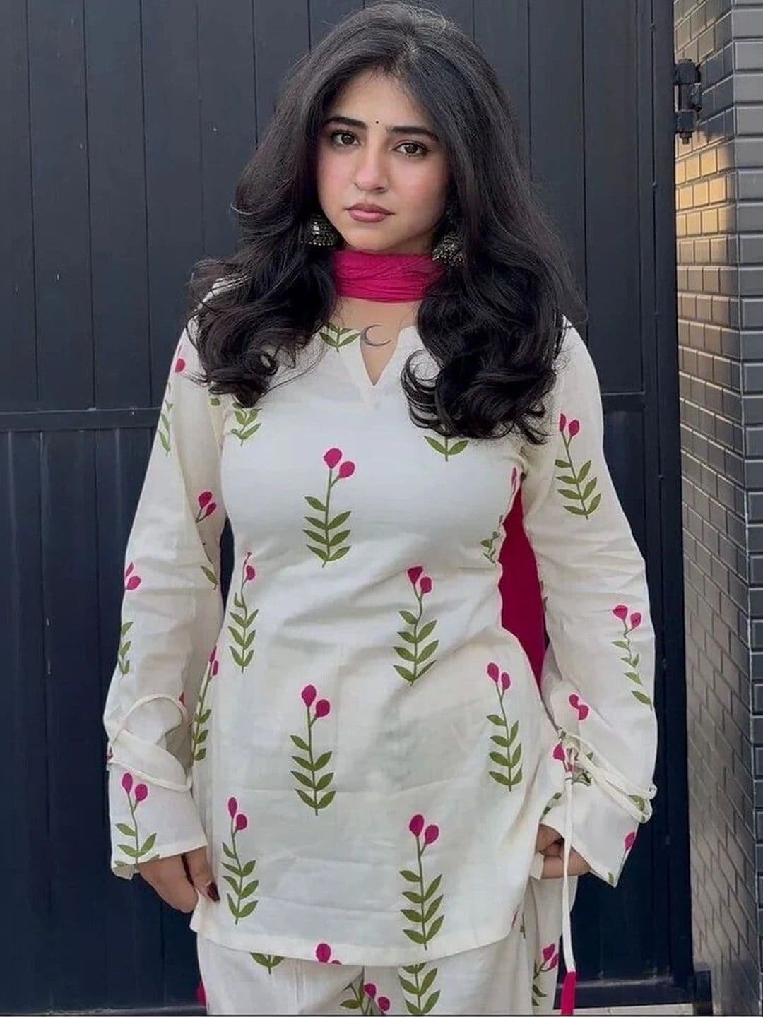 MARIONETTEFASHION Women Floral Printed Regular Pure Cotton Kurta with Palazzos & With Dupatta thumbnail 3