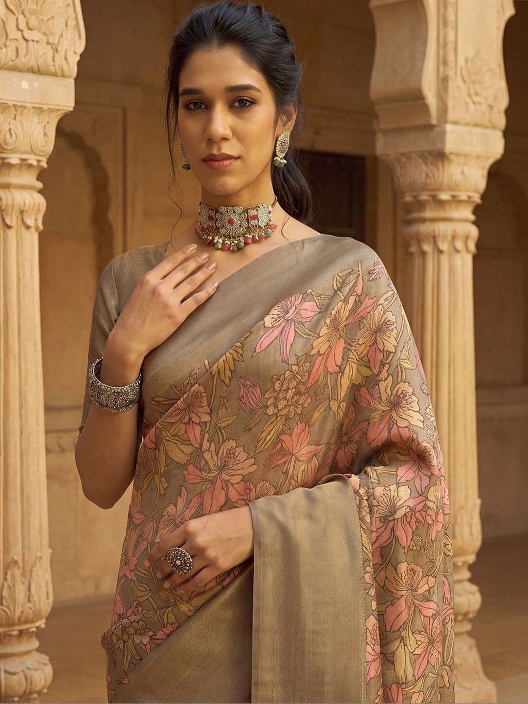 Anouk Floral Zari Silk Blend Designer Banarasi Saree thumbnail 3