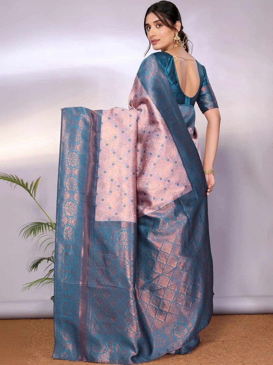 VS MALL Woven Design Zari Banarasi Saree thumbnail 4