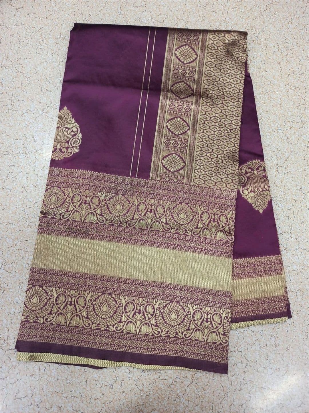 Milvia Ethnic Motifs Zari Silk Blend Designer Kanjeevaram Saree thumbnail 3