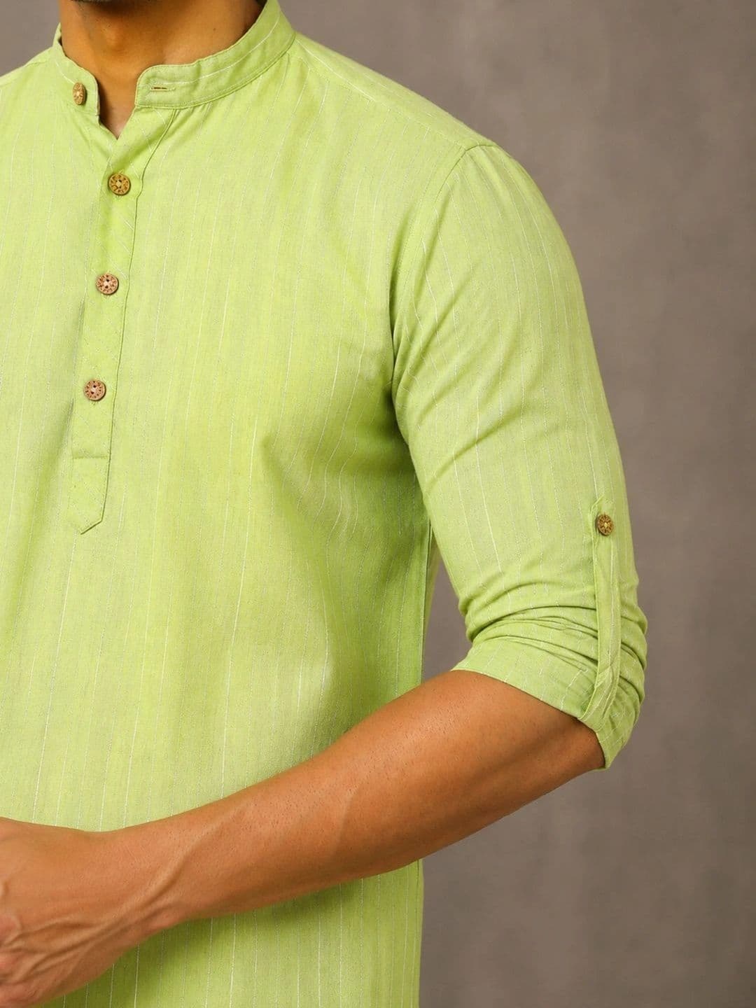 Navibhu Woven Design Solid Cotton Handloom Mandarin Collar Short Kurta thumbnail 2