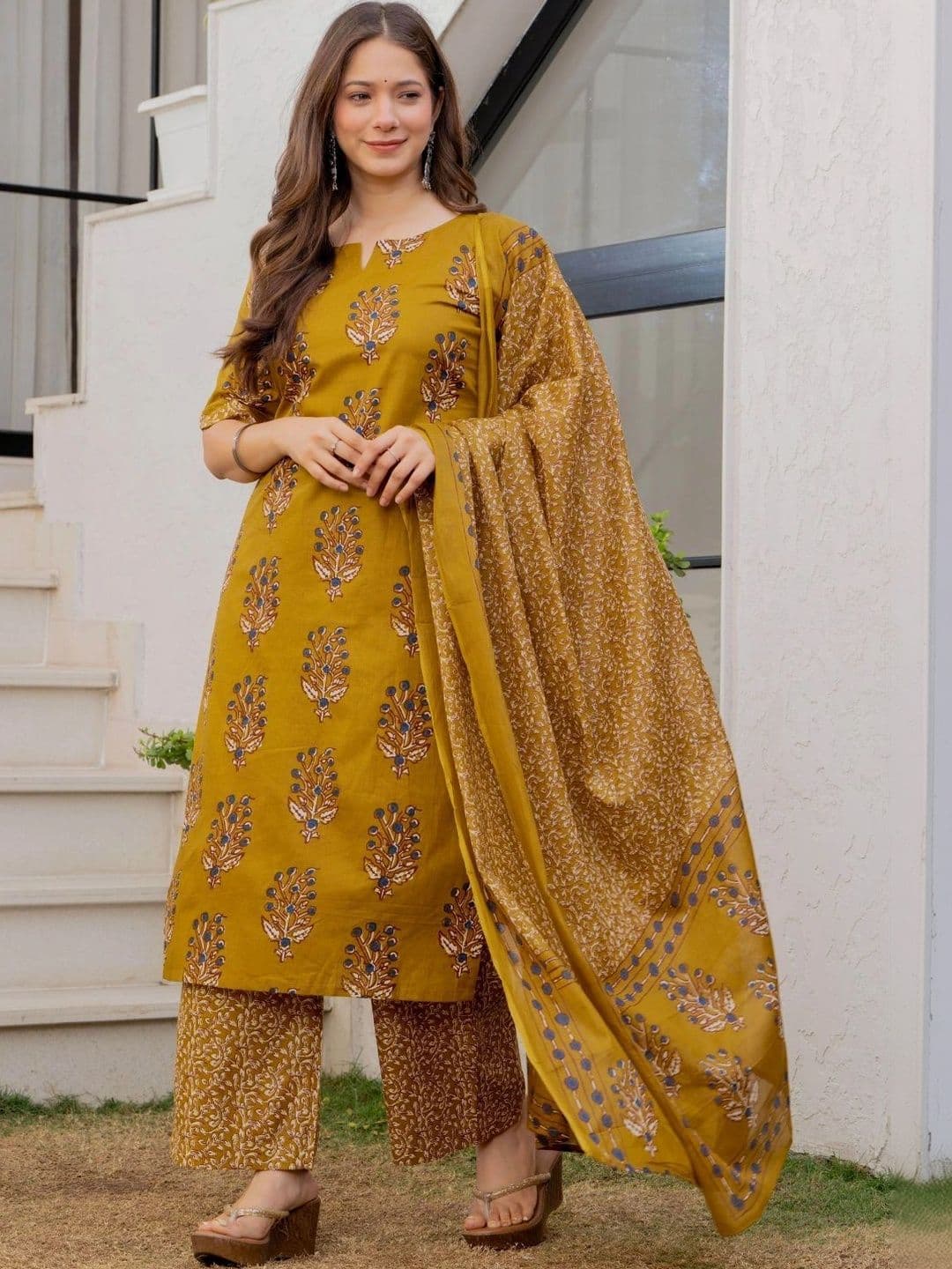 Amayra Women Ethnic Motifs Printed Regular Pure Cotton Kurta with Palazzos & With Dupatta thumbnail 3