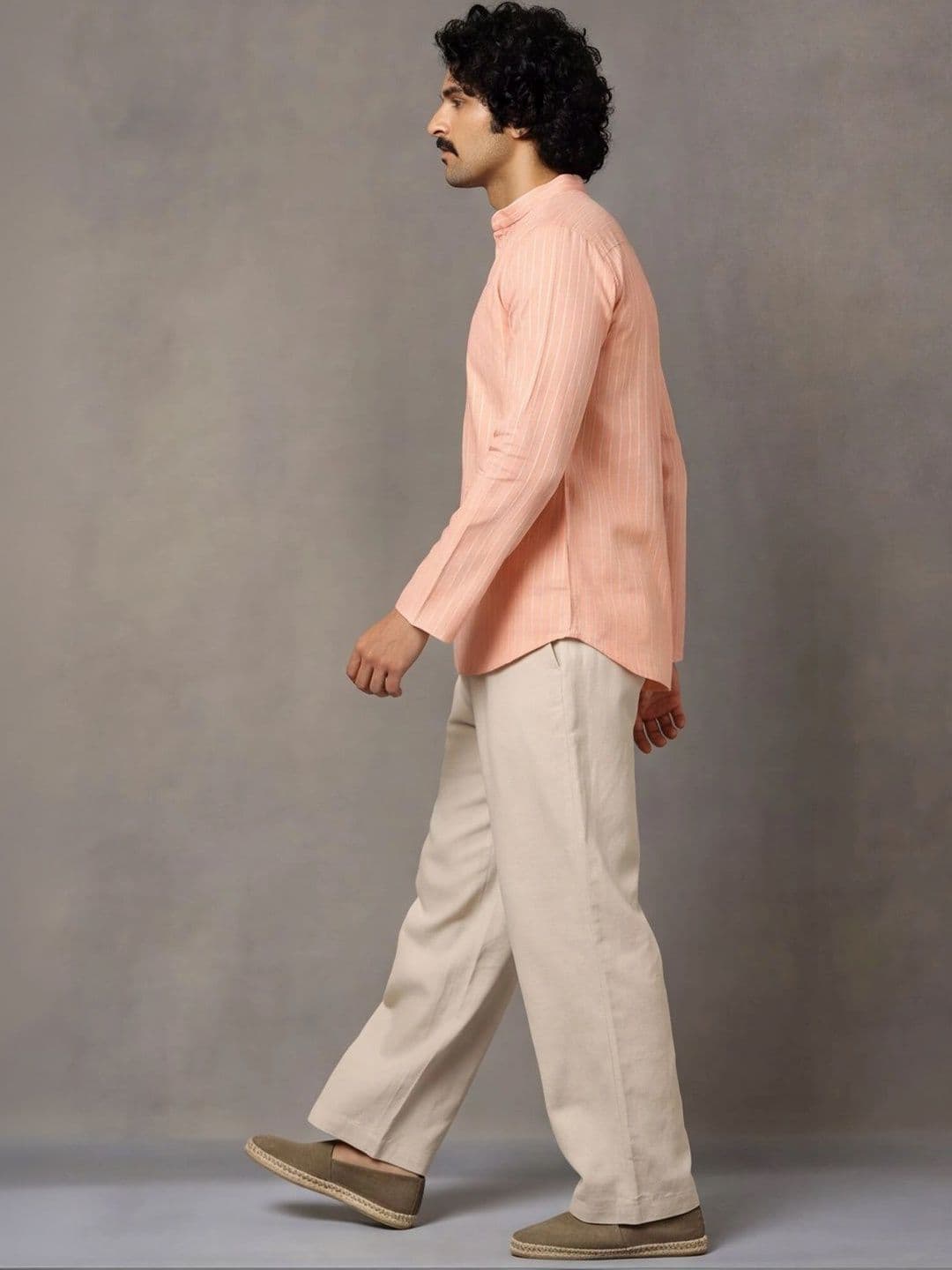 Navibhu Woven Design Solid Cotton Handloom Mandarin Collar Short Kurta thumbnail 3