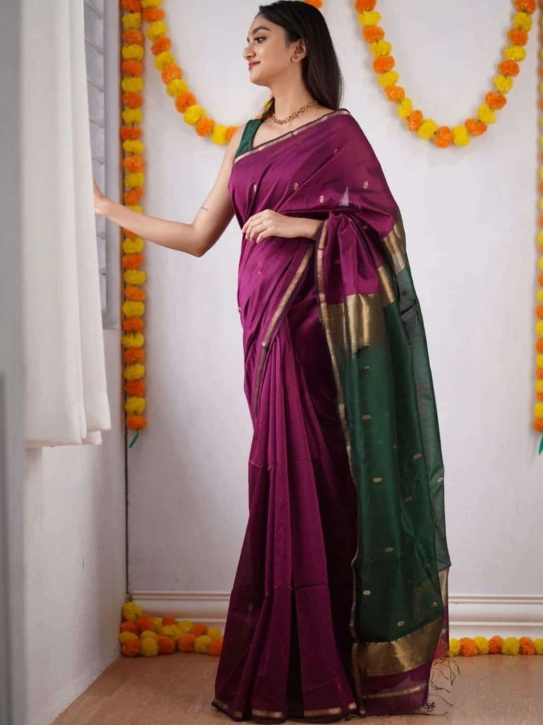 wearsquad Zari Art Silk Banarasi Saree - view 1