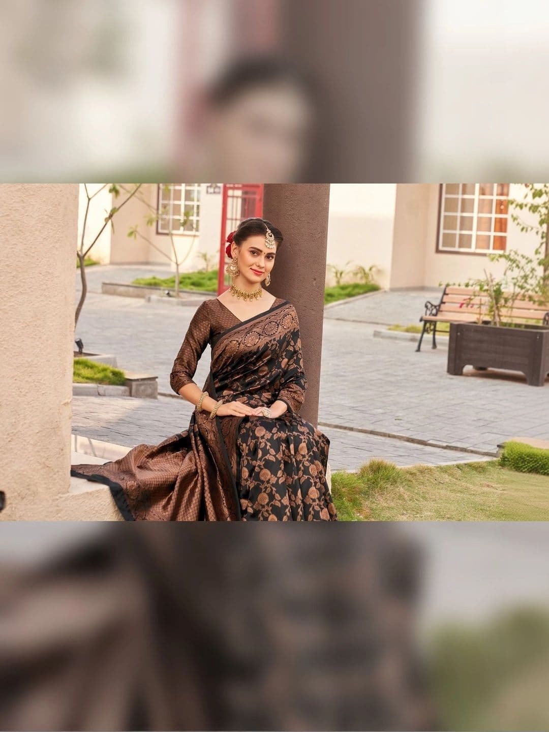 VS MALL Ethnic Motifs Zari Banarasi Saree thumbnail 3