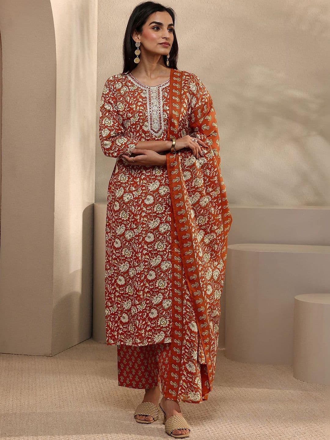 Gerua By Libas Women Floral Printed Regular Thread Work Kurta with Trousers & With Dupatta thumbnail 2