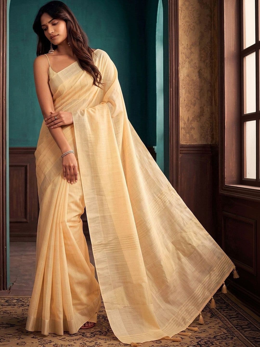 KINDA DESI Striped Pure Linen Saree thumbnail 5