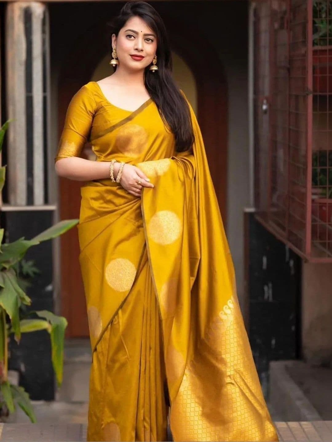 wearsquad Woven Design Zari Art Silk Banarasi Saree thumbnail 3