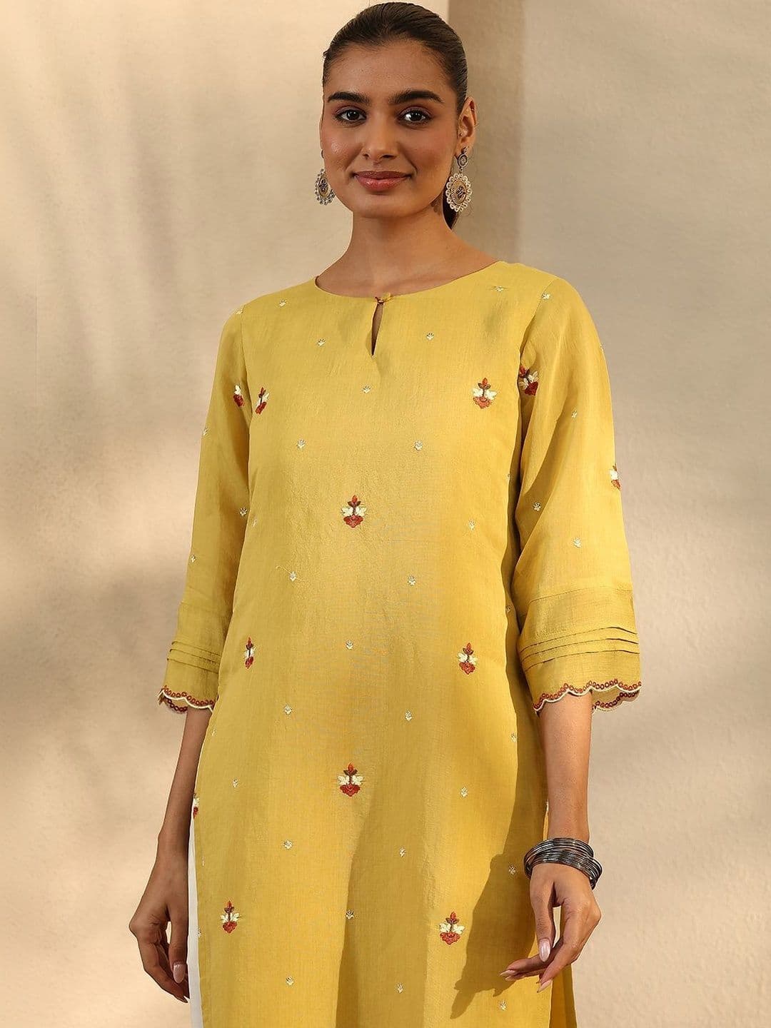 Libas Women Ethnic Motifs Embroidered Keyhole Neck Thread Work Chanderi Cotton Kurta thumbnail 4