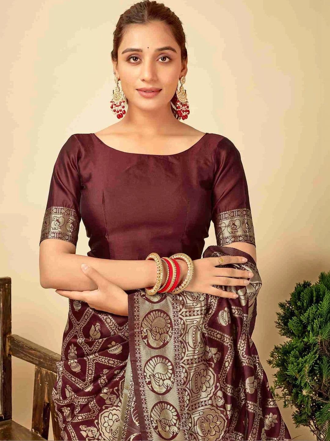wearsquad Zari Art Silk Banarasi Saree thumbnail 2