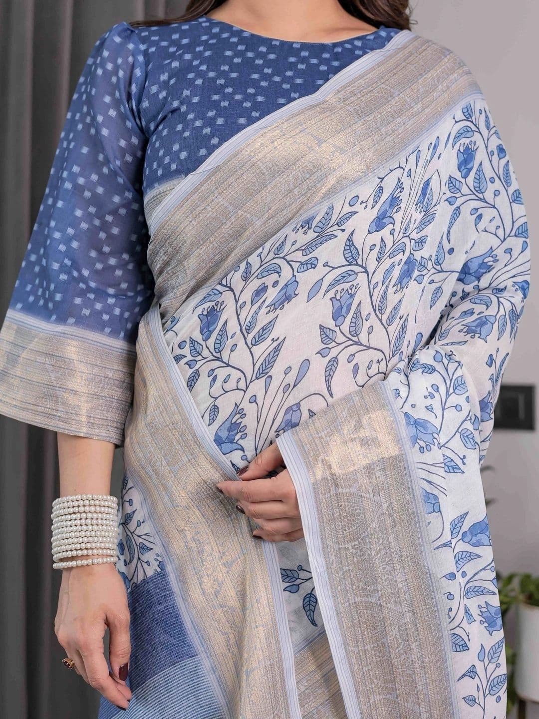 Moda Rapido Floral Art Silk Banarasi Saree thumbnail 2