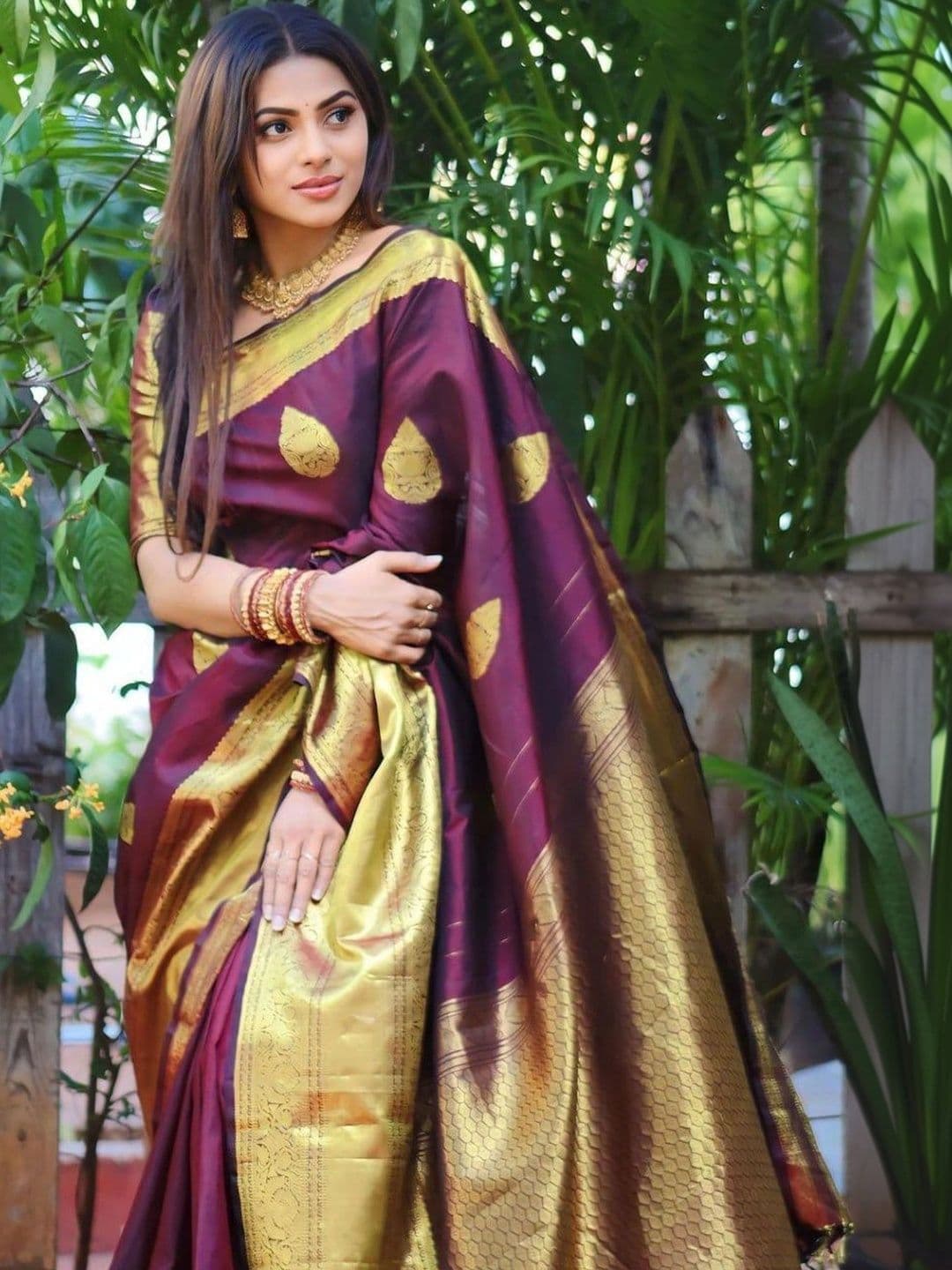 Milvia Ethnic Motifs Zari Silk Blend Designer Kanjeevaram Saree thumbnail 4