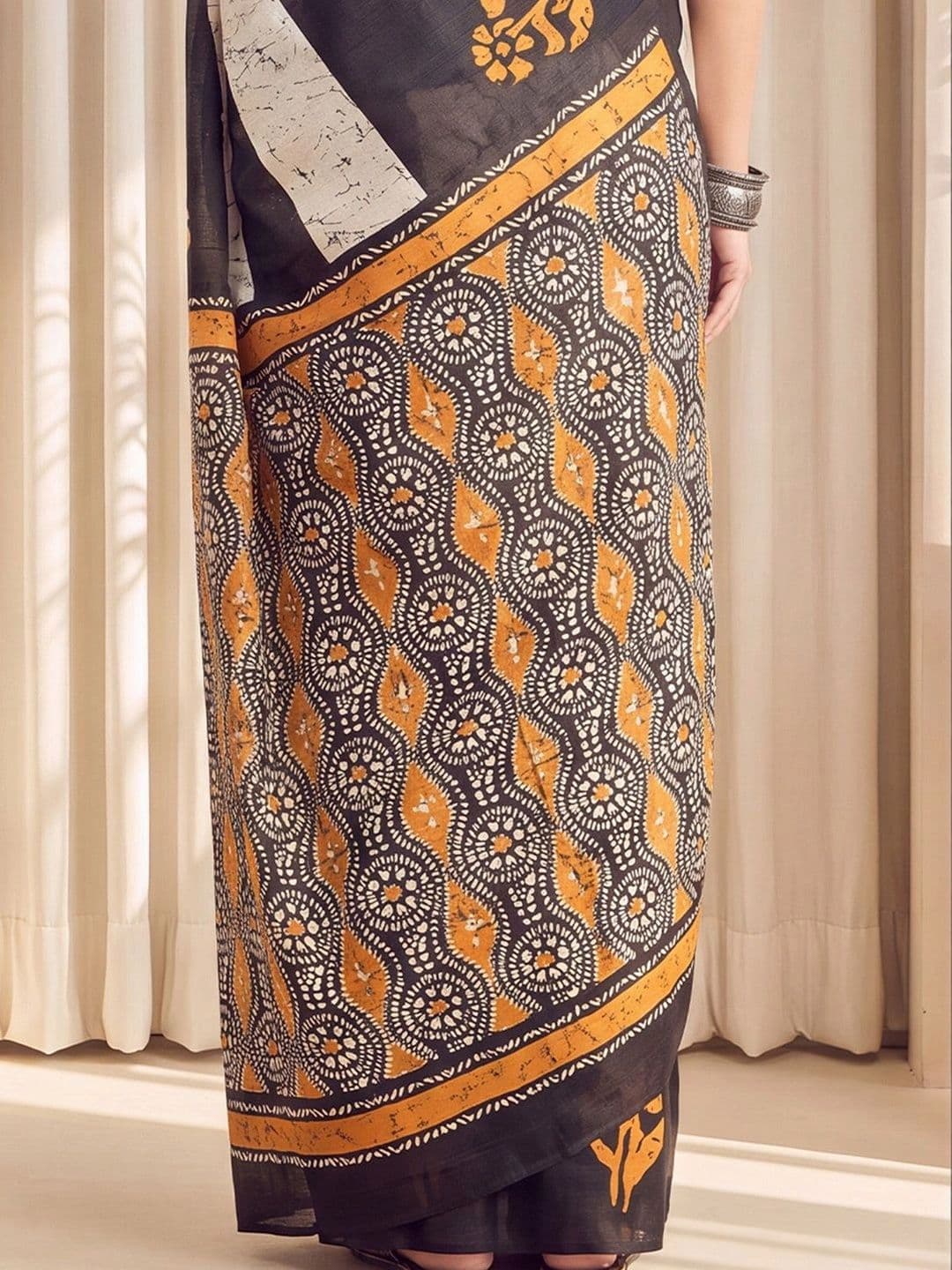 Anouk Batik Art Silk Designer Block Print Saree thumbnail 4