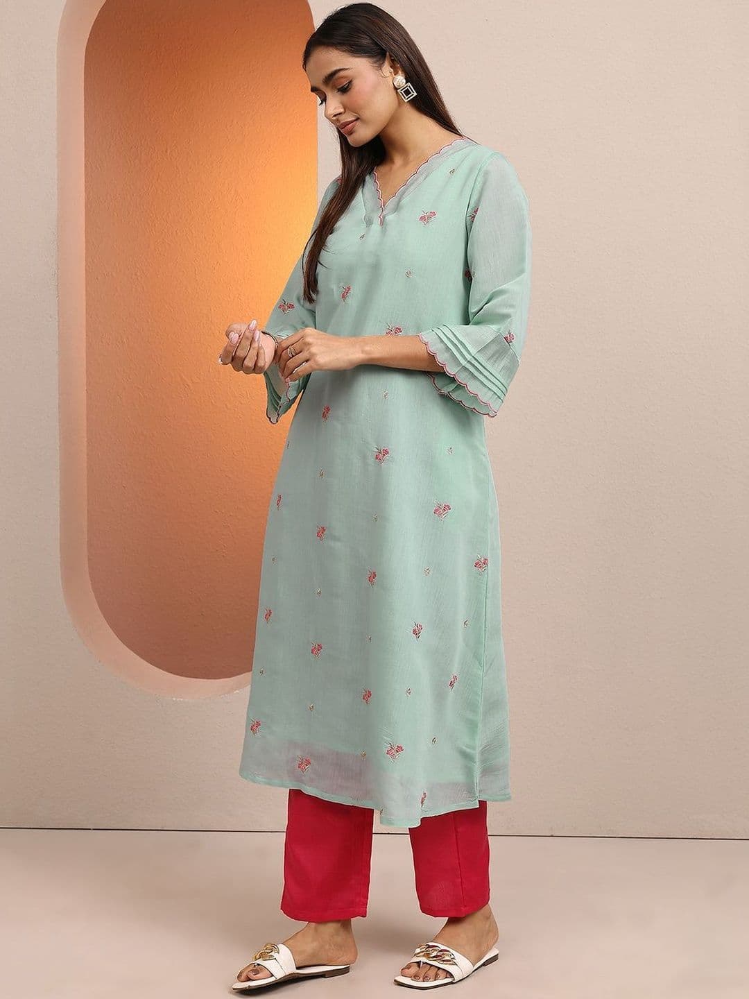 Libas Women Floral Embroidered V-Neck Thread Work Chanderi Cotton Straight Kurta thumbnail 2