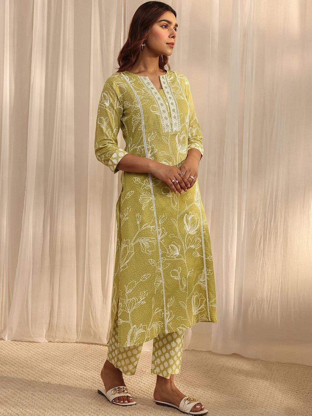 Gerua By Libas Women Floral Printed Regular Thread Work Kurta with Trousers & With Dupatta thumbnail 4