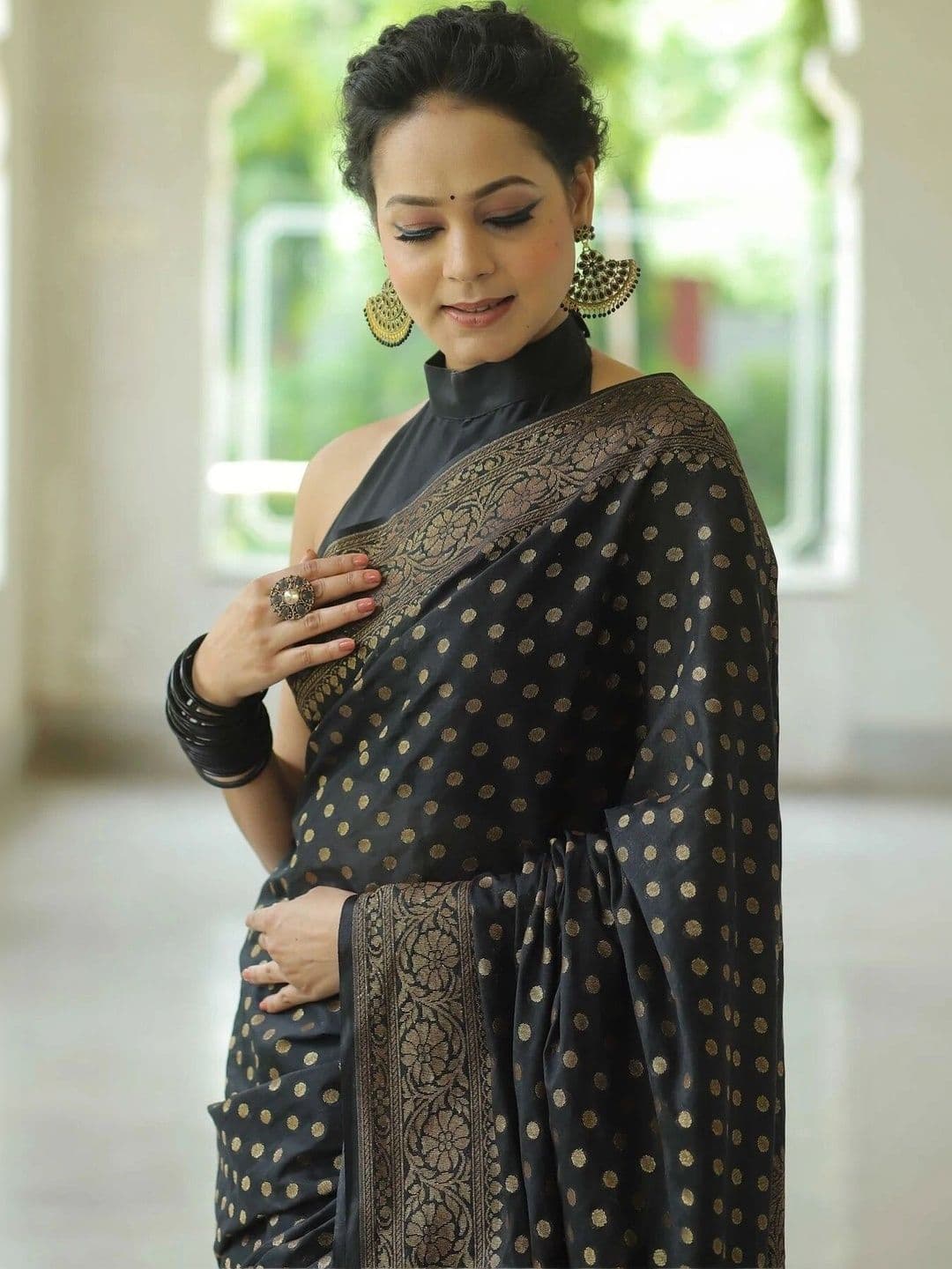 VS MALL Woven Design Zari Banarasi Saree thumbnail 5