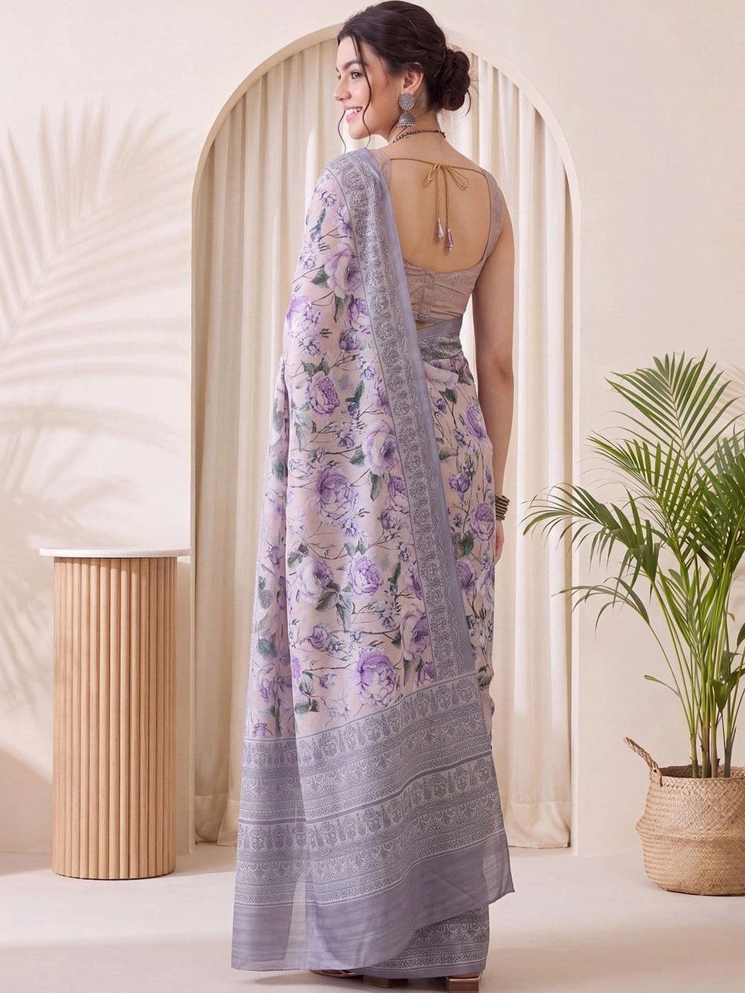 Anouk Floral Embroidered Silk Blend Designer Saree thumbnail 5