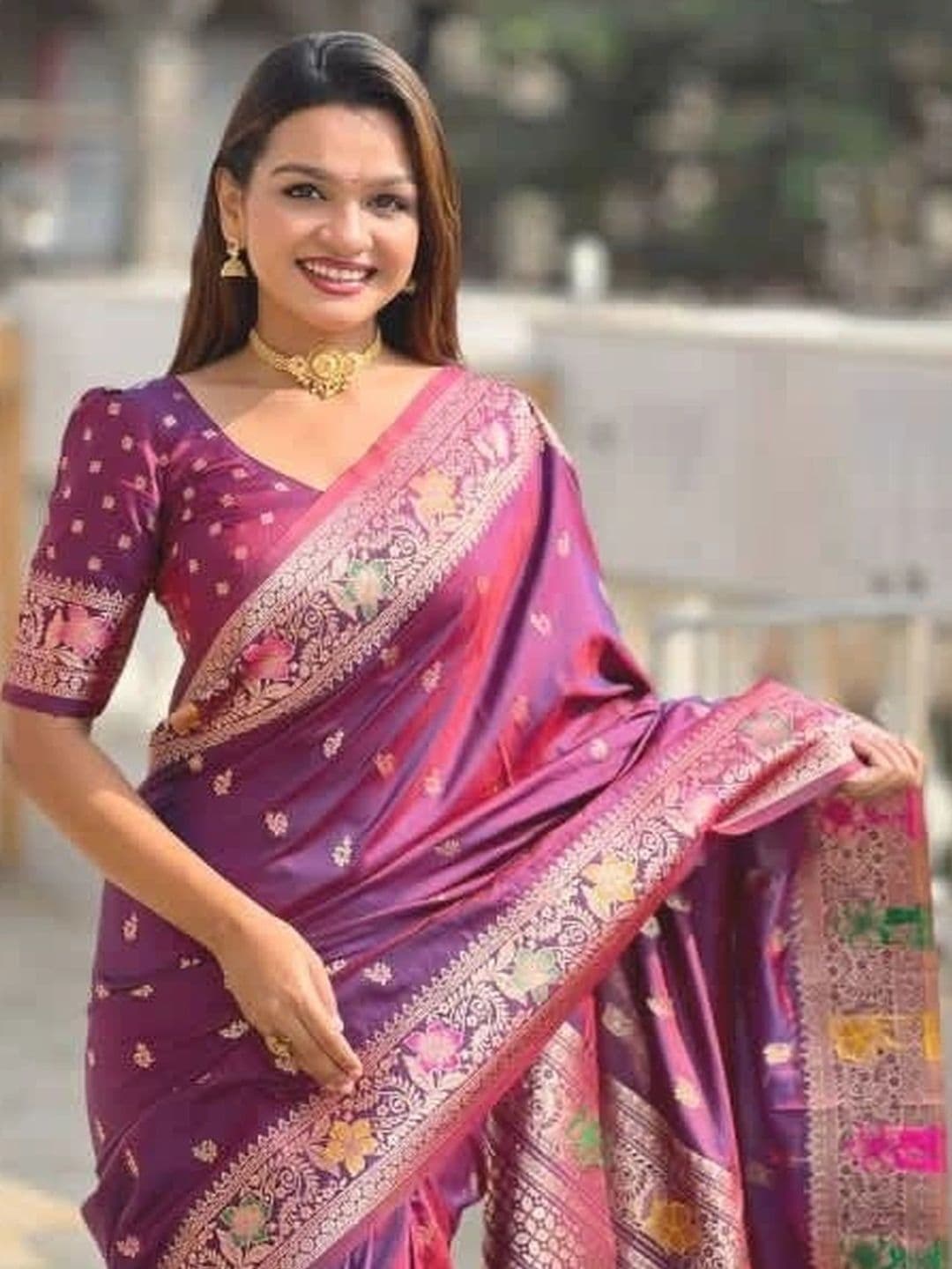 Dreamposhak Zari Satin Banarasi Saree thumbnail 2