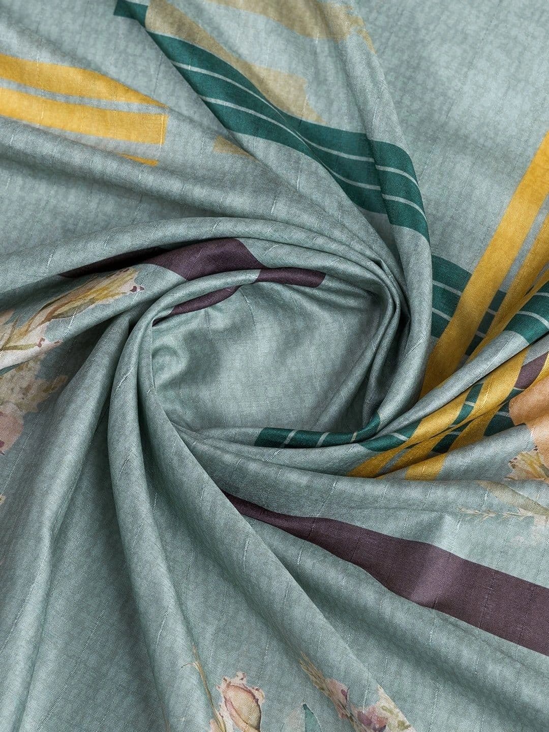 Kesarii Floral Saree thumbnail 3