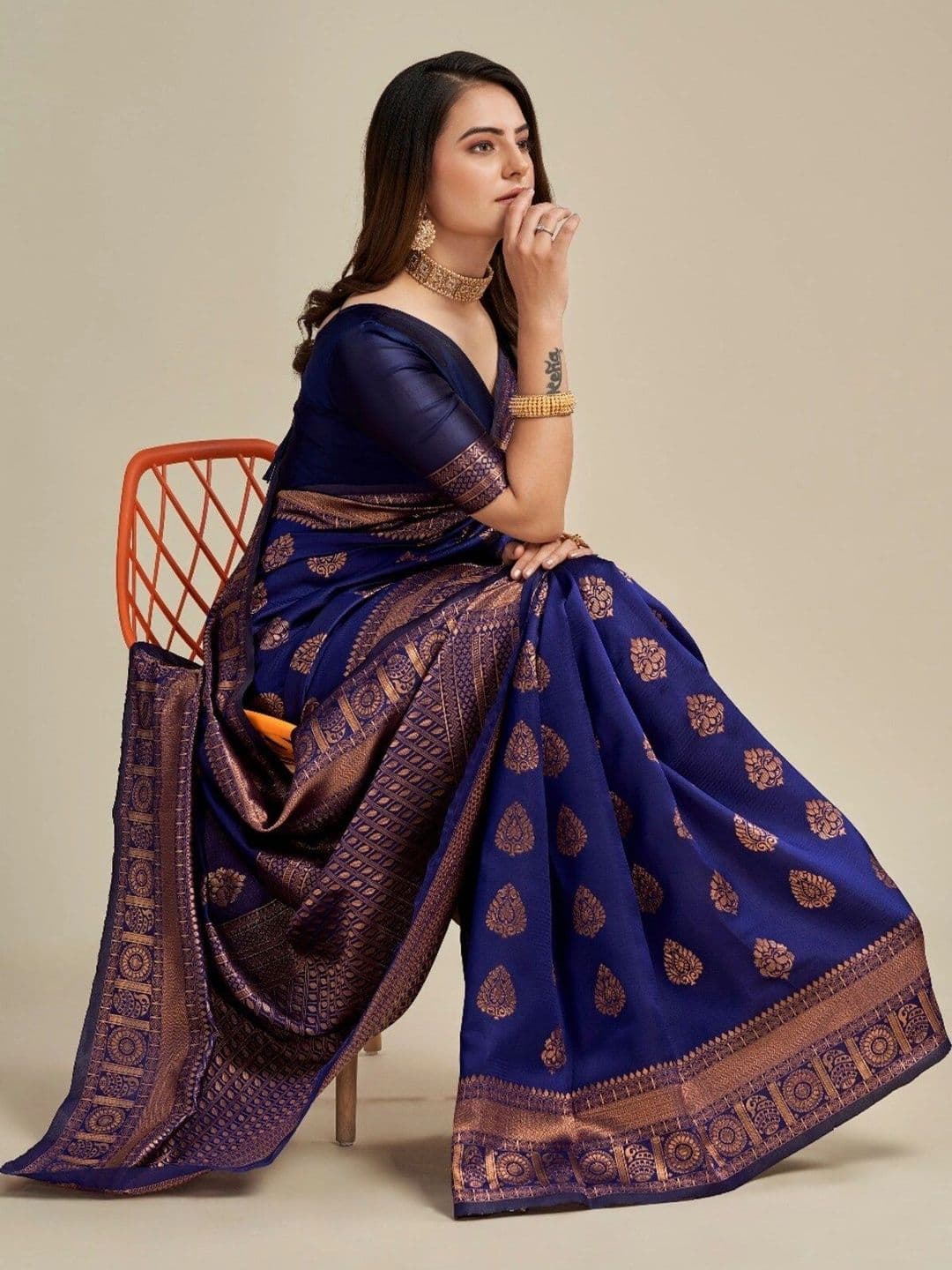 VS MALL Woven Design Zari Banarasi Saree thumbnail 3