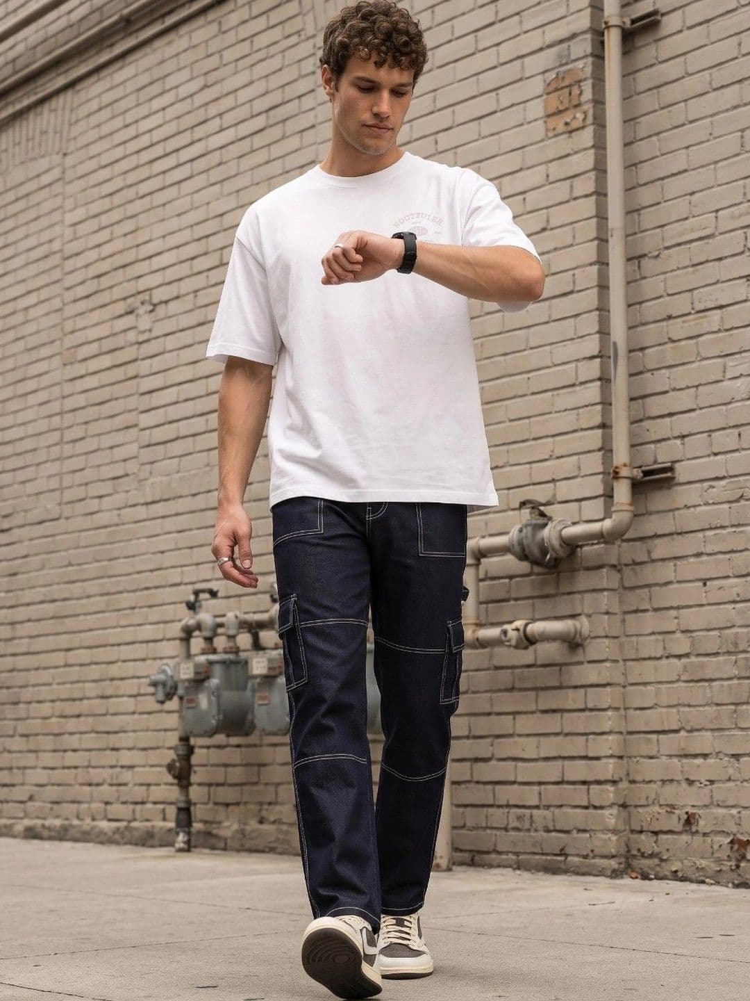 LINARIA Men Classic Regular Fit Mid-Rise Stretchable Jeans thumbnail 3