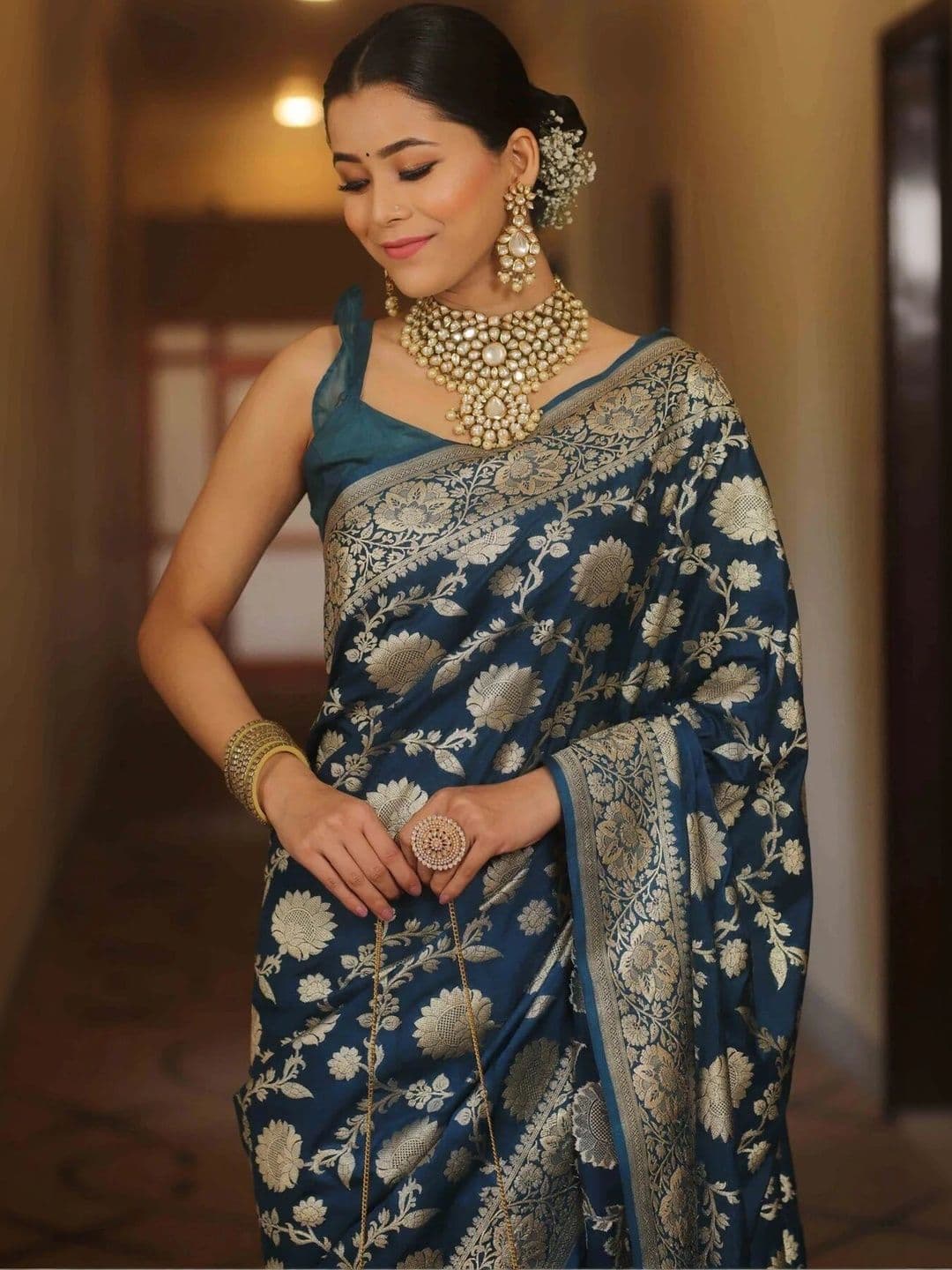 VS MALL Ethnic Motifs Zari Banarasi Saree thumbnail 4