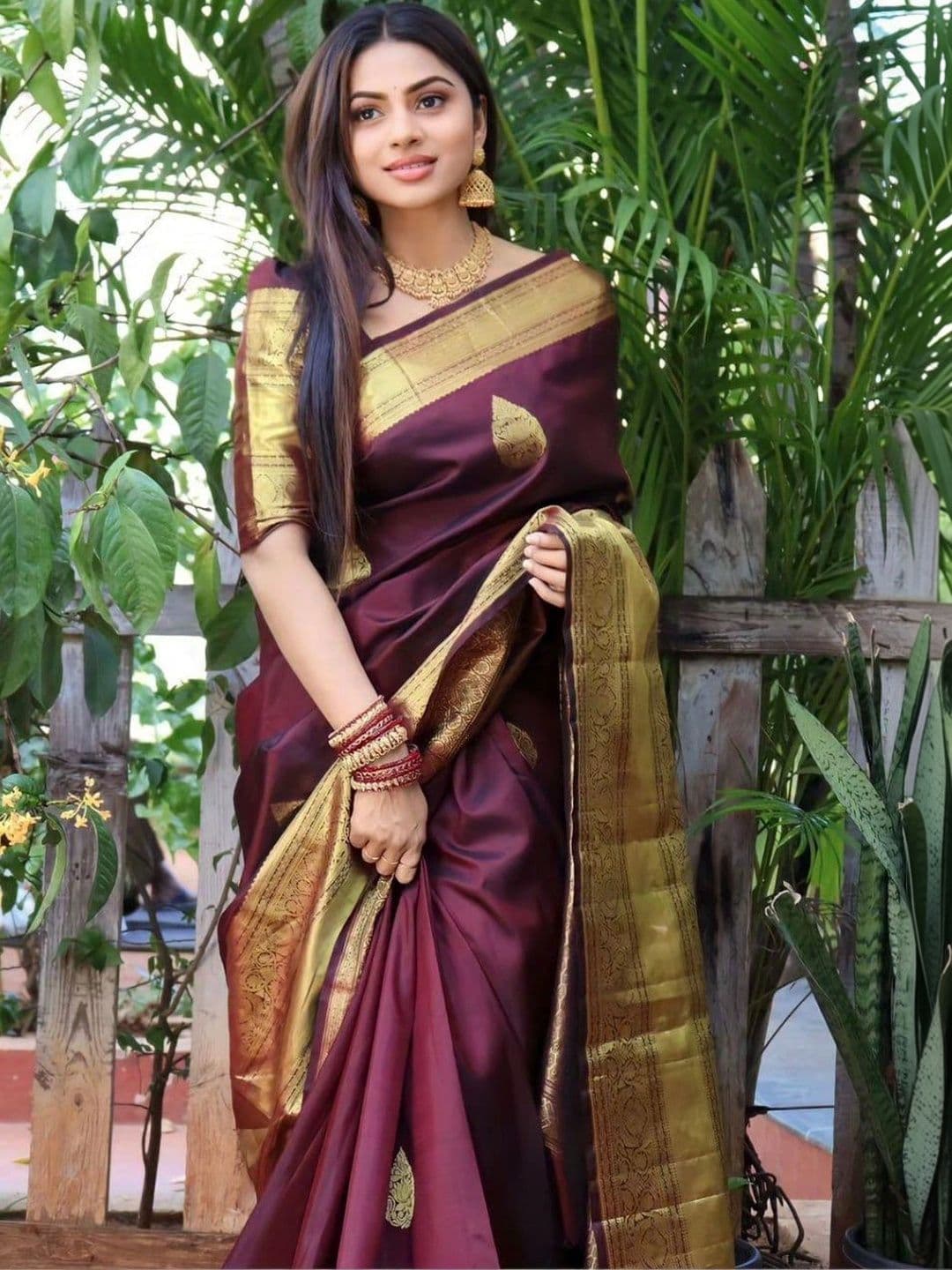 Milvia Ethnic Motifs Zari Silk Blend Designer Kanjeevaram Saree - view 1