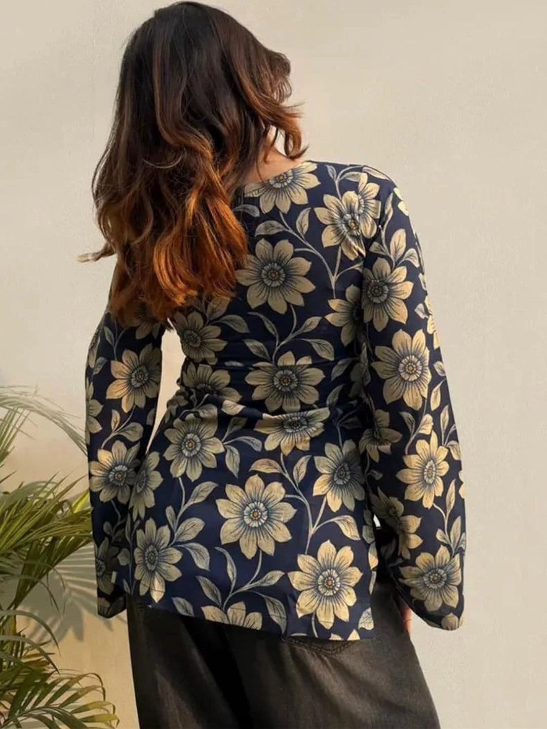 Sangria Floral Printed V-Neck Kurti thumbnail 5