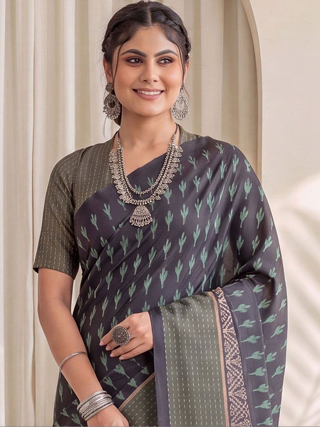 Anouk Woven Design Silk Blend Designer Block Print Saree thumbnail 5