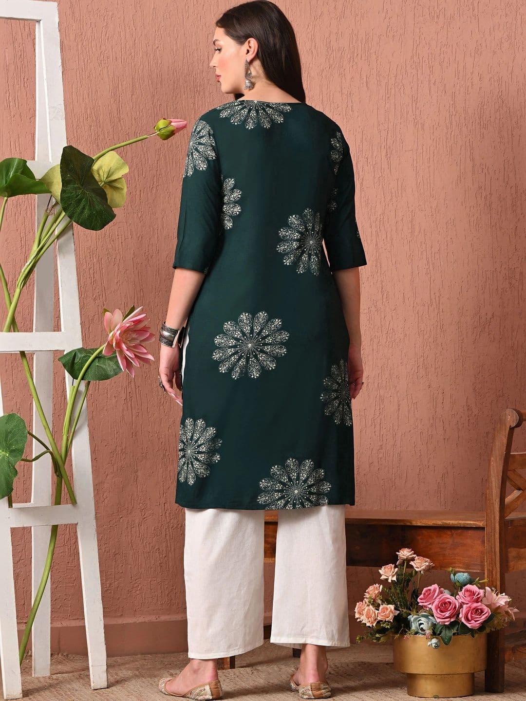 Sangria Women Floral Printed Floral Kurta thumbnail 4