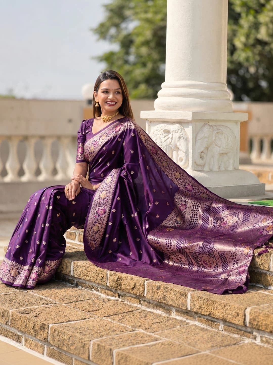 Dreamposhak Zari Satin Banarasi Saree thumbnail 3