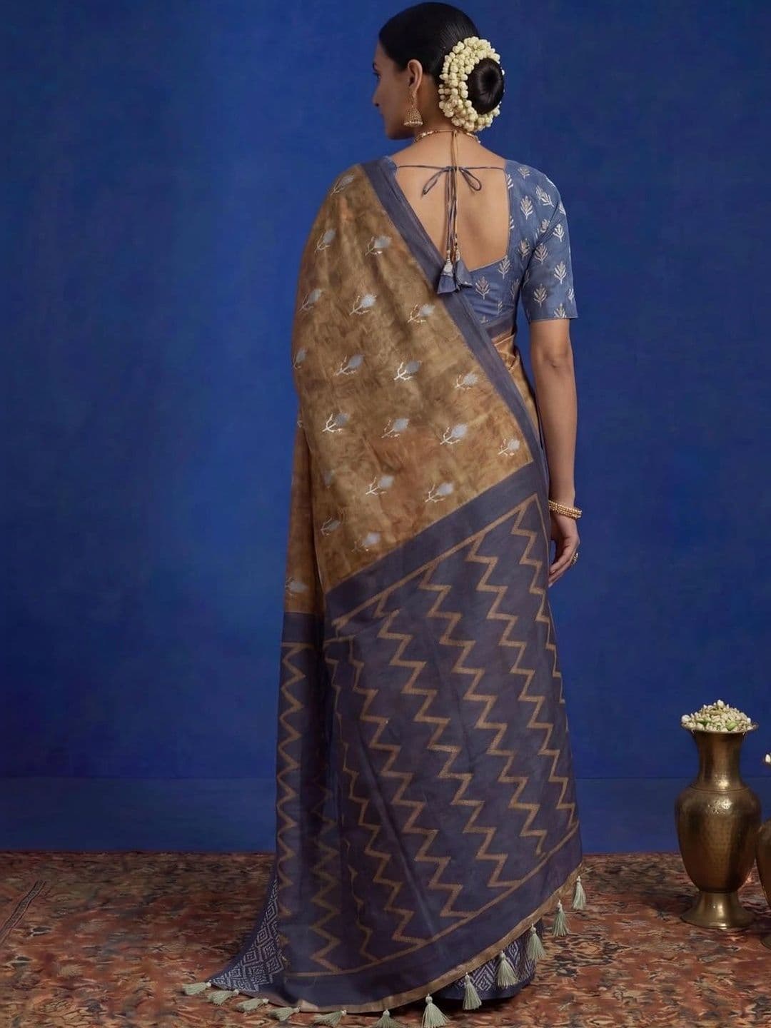 SAMANTHA Zari Silk Blend Ikat Saree thumbnail 2