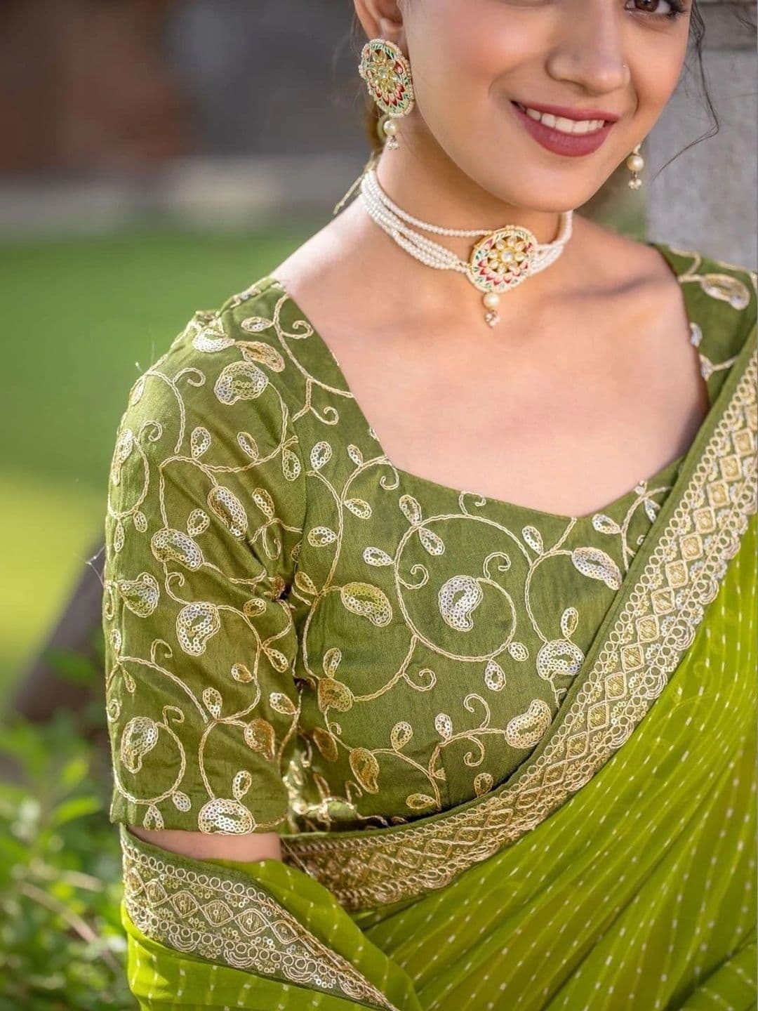 RENBRIZA Bandhani Embroidered Poly Georgette Saree thumbnail 3