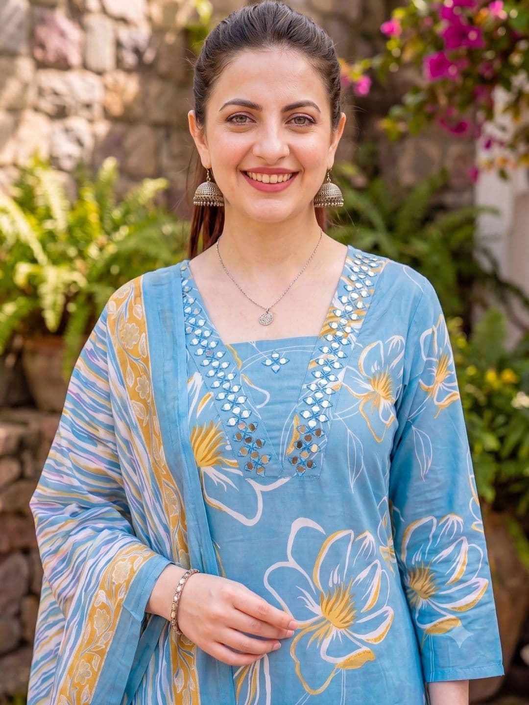 Chaukas Women Floral Printed Regular Mirror Work Pure Cotton Kurta with Trousers & With Dupatta thumbnail 4