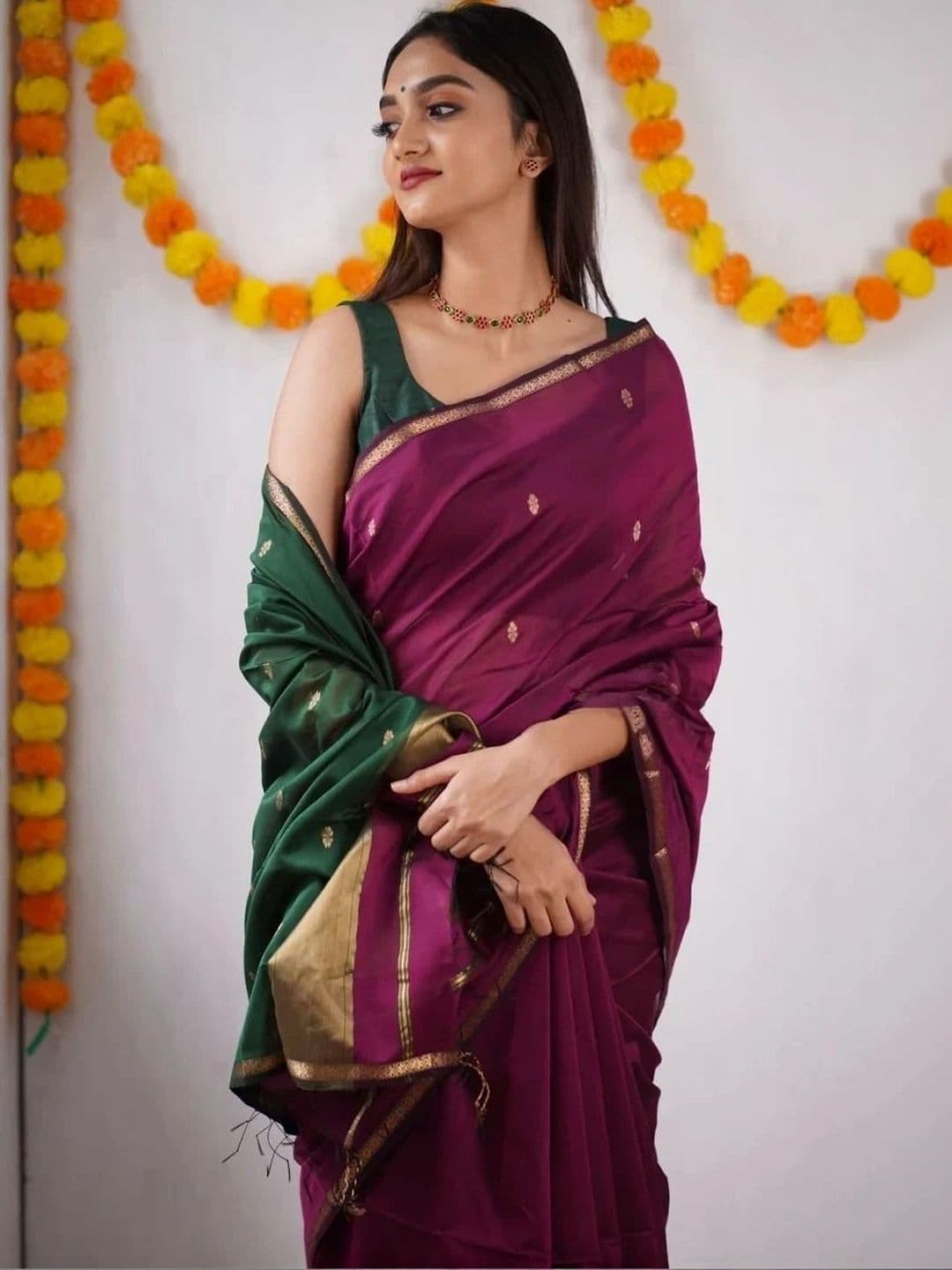 wearsquad Zari Art Silk Banarasi Saree thumbnail 4