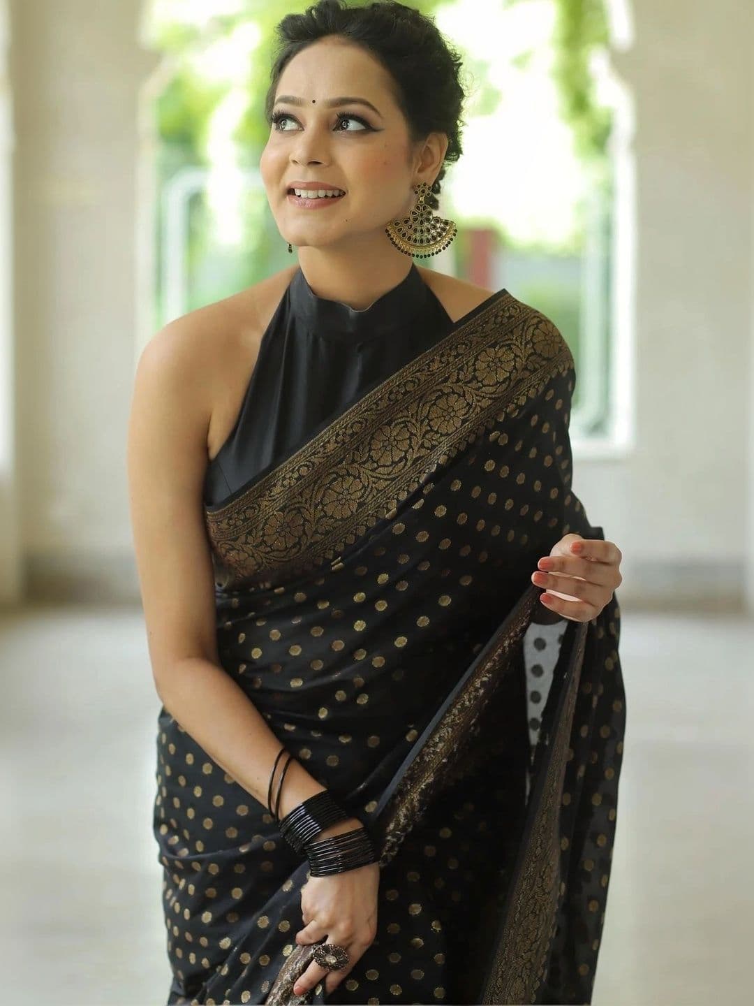 VS MALL Woven Design Zari Banarasi Saree thumbnail 2