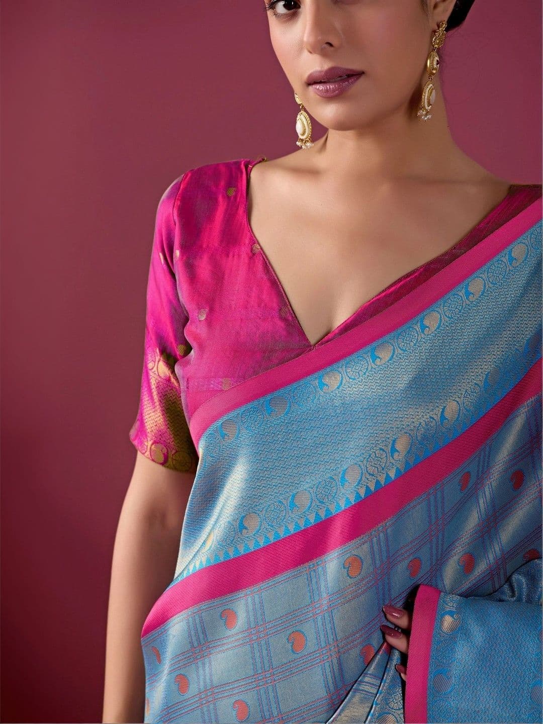ERIKA Woven Design Zari Silk Blend Designer Kanjeevaram Saree thumbnail 2