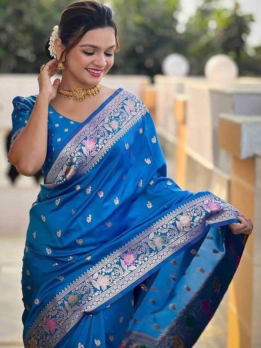 Dreamposhak Zari Satin Banarasi Saree thumbnail 4