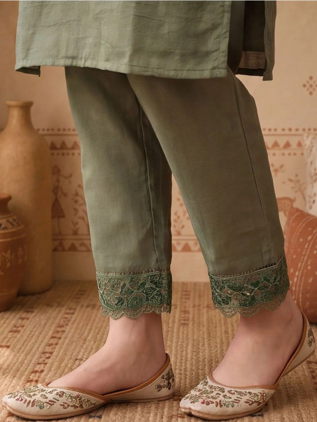Anouk Women Regular Thread Work Kurta with Trousers & With Dupatta thumbnail 3
