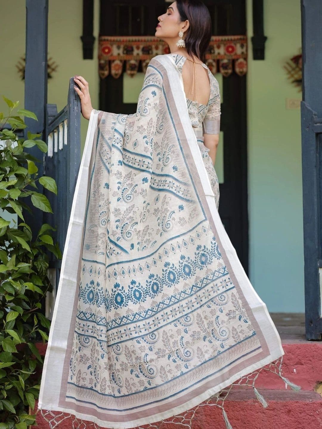 Moda Rapido Floral Art Silk Banarasi Saree thumbnail 2