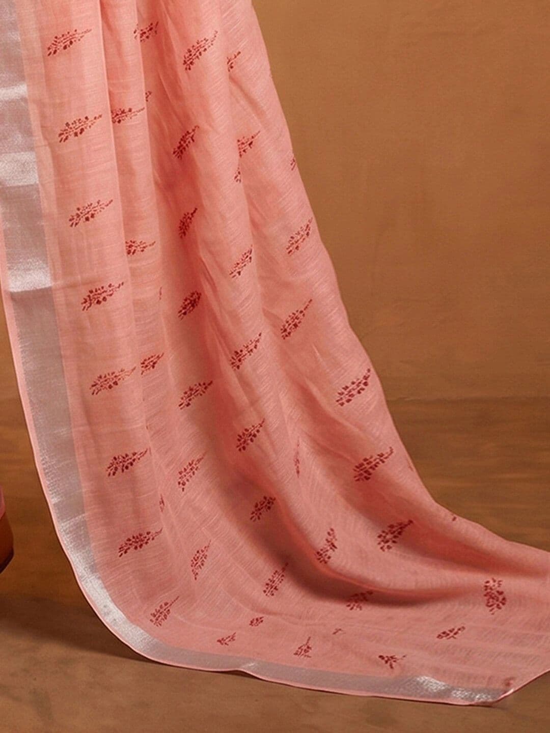 KINDA DESI Floral Zari Pure Cotton Saree thumbnail 7