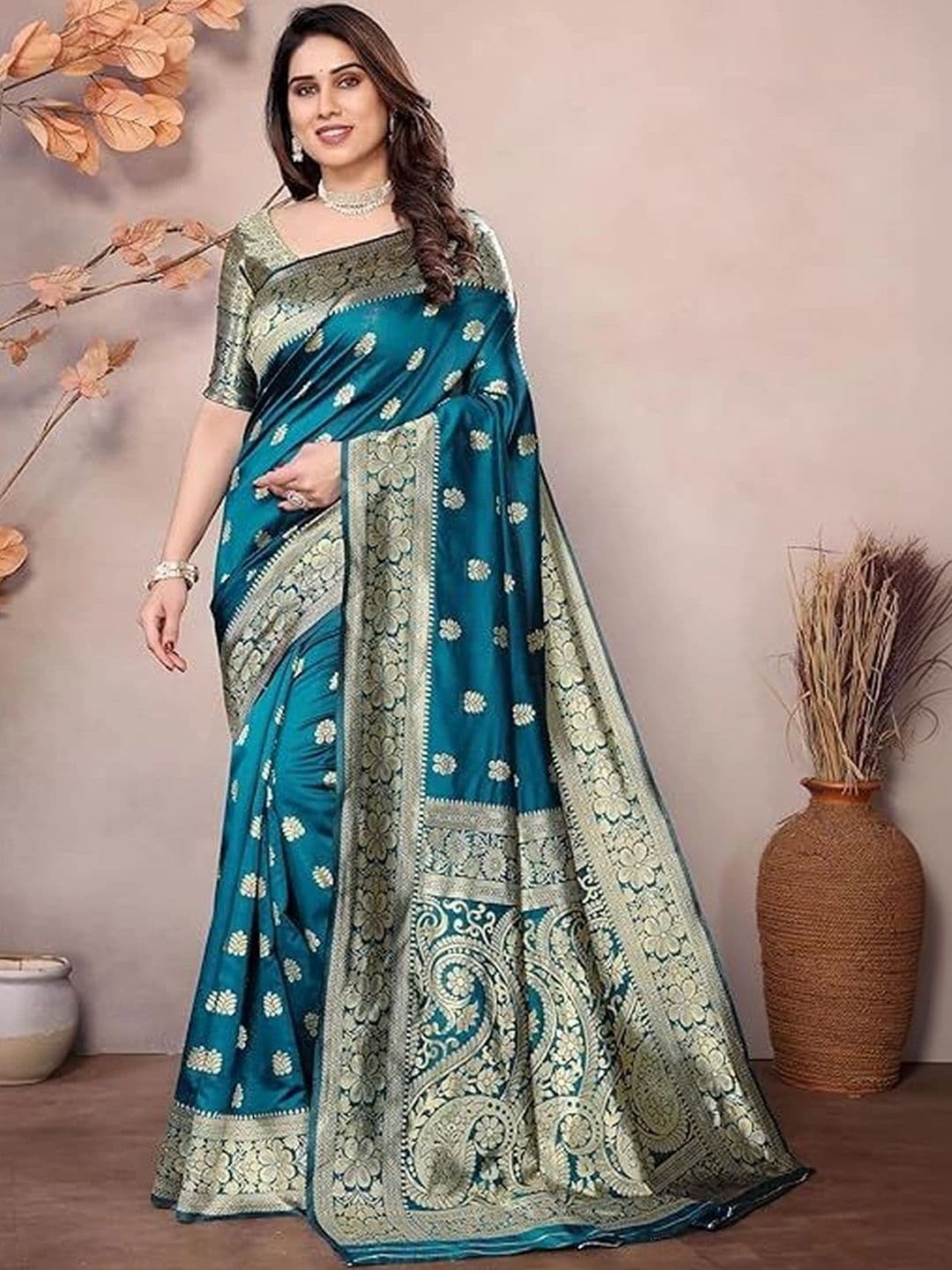 Milvia Woven Design Zari Silk Blend Designer Kanjeevaram Saree - view 1