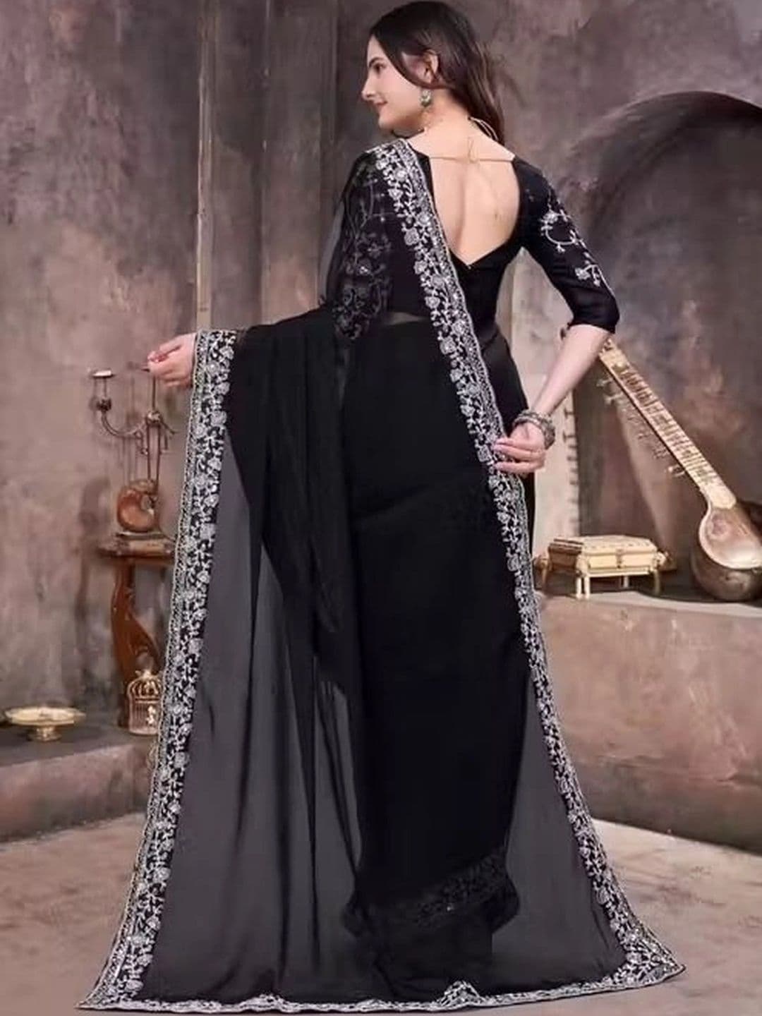 RENBRIZA Floral Embroidered Poly Georgette Saree thumbnail 4